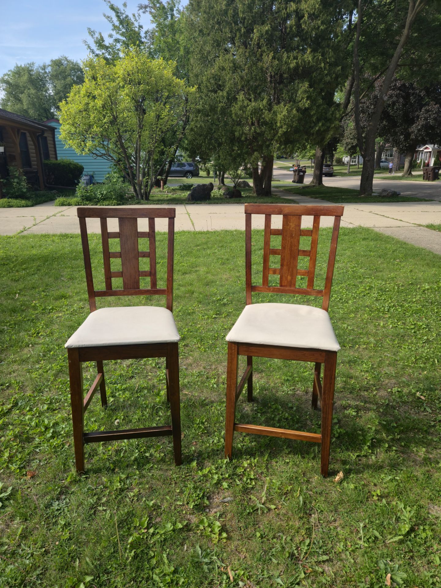 ๐ช Set of 2 Bar Stools โ $40 ๐ช