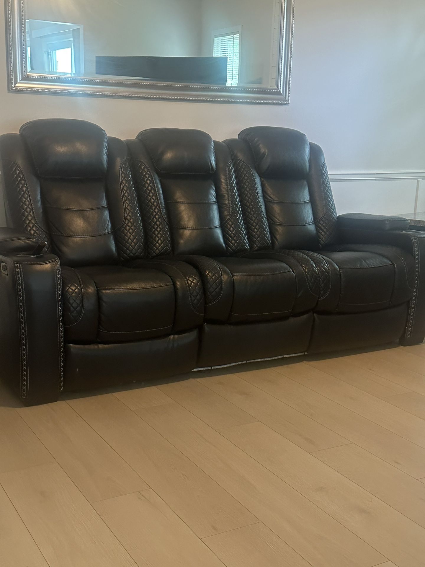 BLACK LEATHER COUCH SET