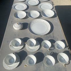 22 Assorted Pieces of Mikasa Brookmere 8210