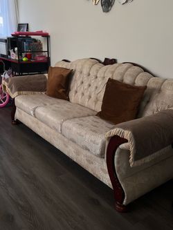 Victorian Style Tufted Sofa with Wood Frame