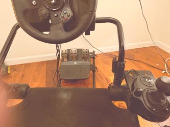 Logitech G923 Racing simulator Wheel with pedals and manual Stick shift and racing cockpit!