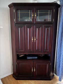 Entertainment center