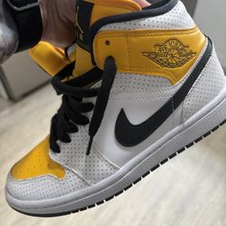 Jordan’s Size 7 Women 