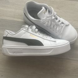 Woman White Puma Sneakers