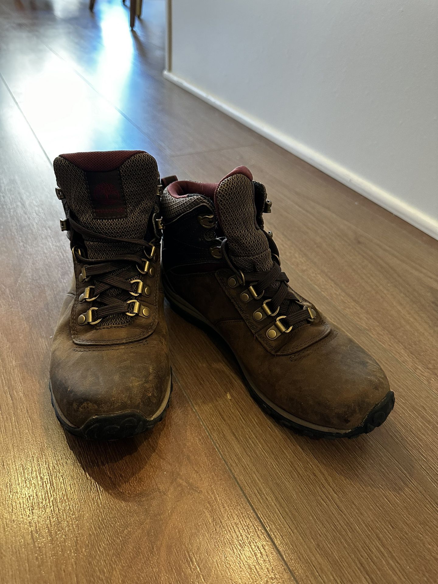 Women Timberland Hiking Boots Size 7 - Like New