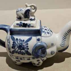 VINTAGE DOUBLE ELEPHANT TEAPOT BOMBAY CHINA COBALT BLUE & WHITE  WITH LID
