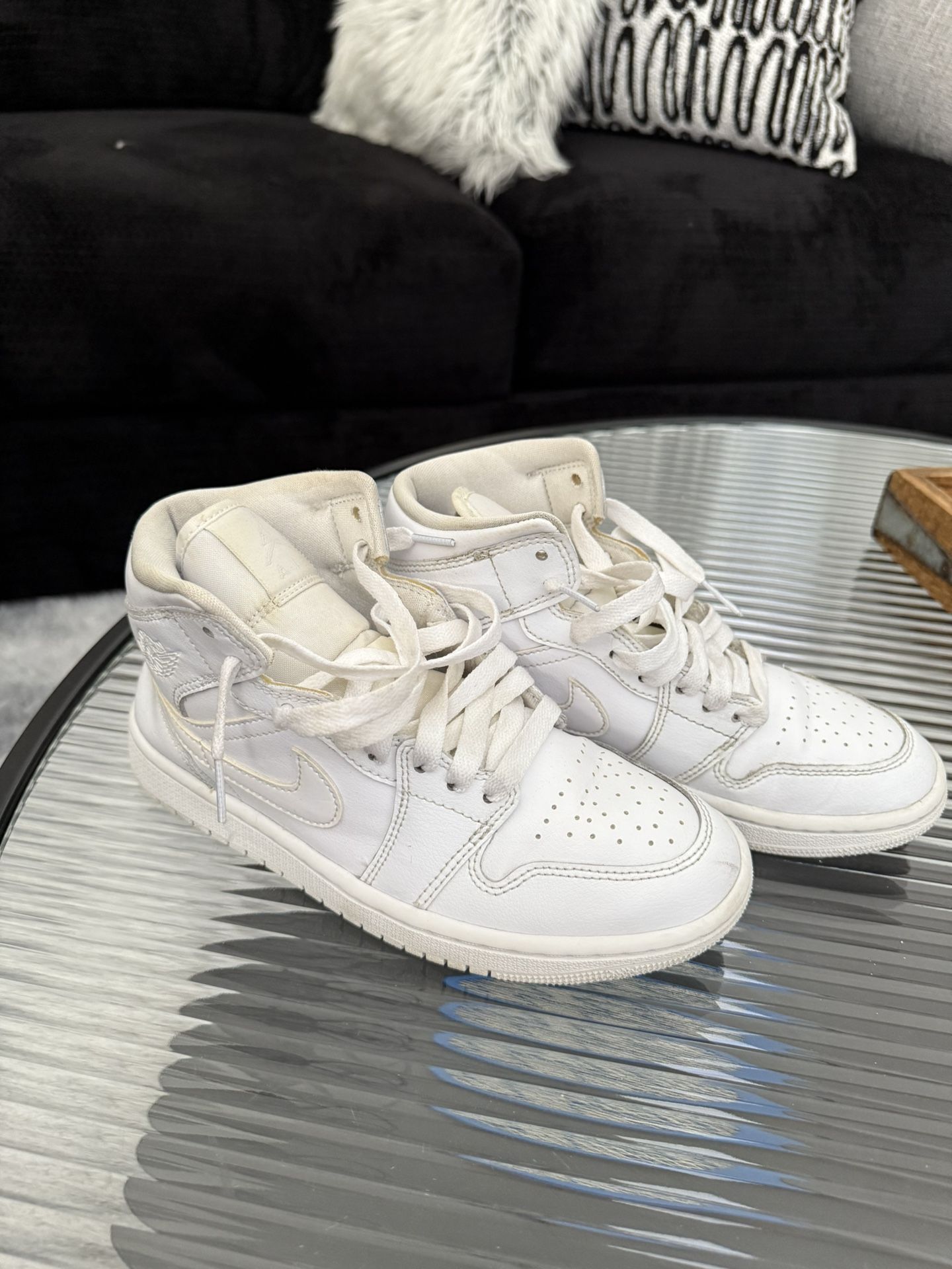 Jordan 1 Mid Triple White