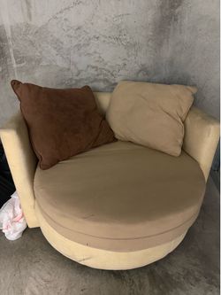 FREE Round Accent Chair / Cuddle Chair – Pickup Only