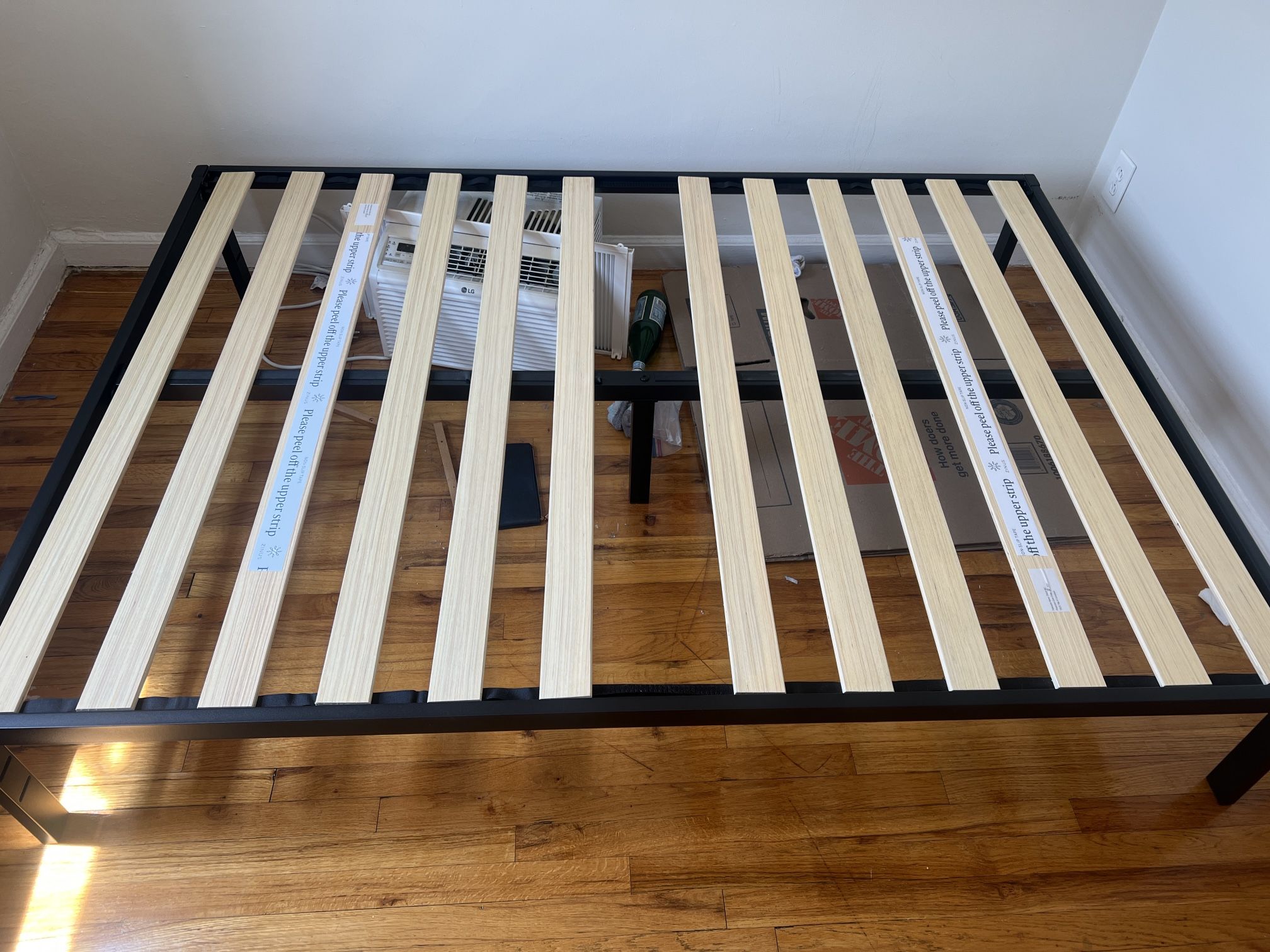 Zinus Full Bed Frame - 14in