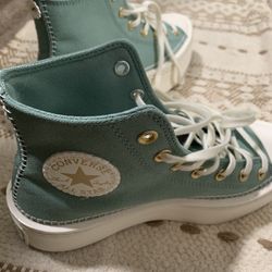 Woman’s Converse 