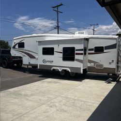 2005 Cruiser 29ft 5th Wheel by Crossroads