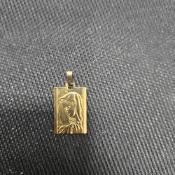 18 Karat Virgin Merry Charm 