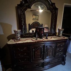 Samuel Lawrence San Marino Beautiful Wood Dresser