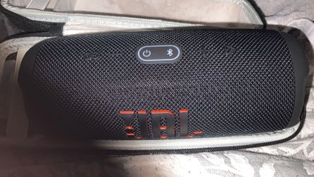 Jbl charge 5 new comes with case
