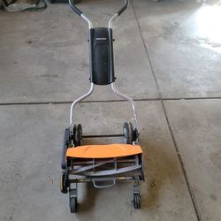 Fiskars Push Mower
