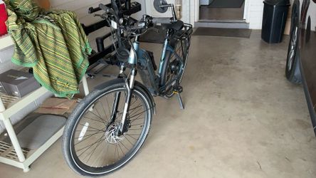 Level 2 Aventon Electric Bike With Battery Charger