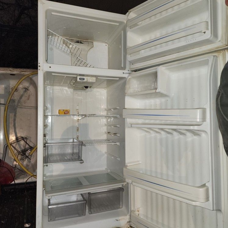 100 bucks 150 delivered FRIDGE! GOOD ! REFRIGERADOR BUENO GRANDE