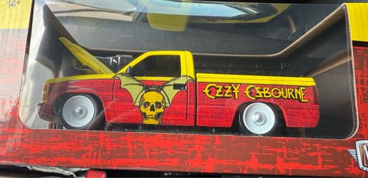 M2 Machines Rock Legend Ozzy Osbourne 1991 Chevrolet SS 454 1:24 S45