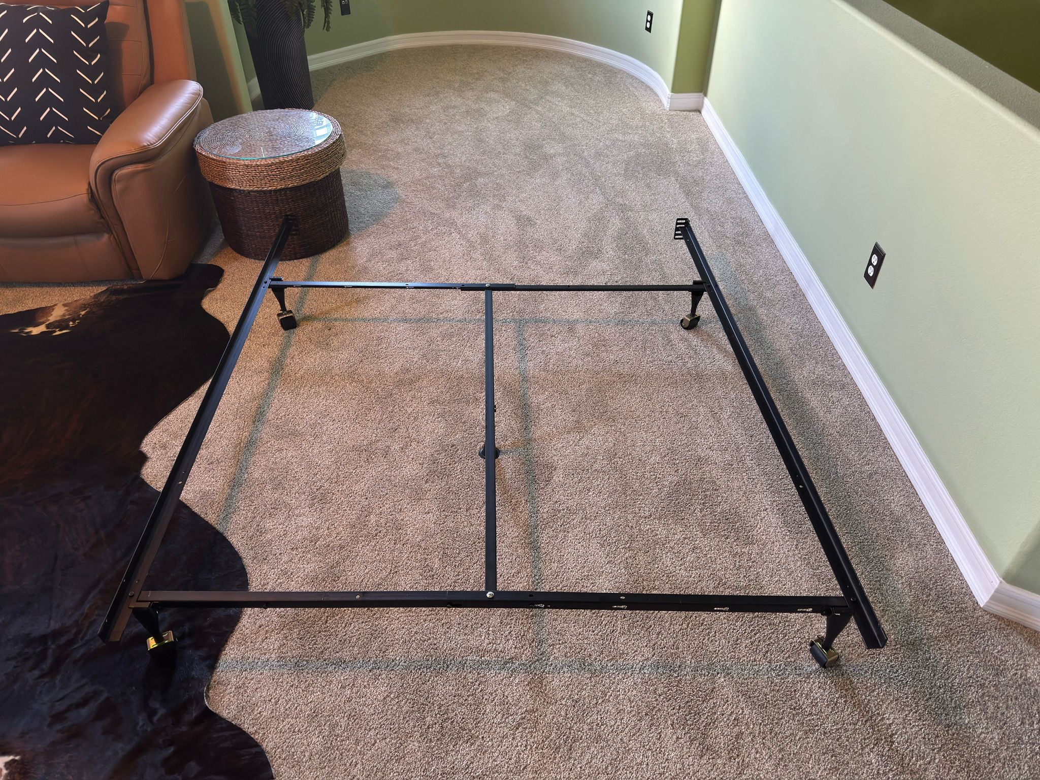 Queen Metal Bed frame 