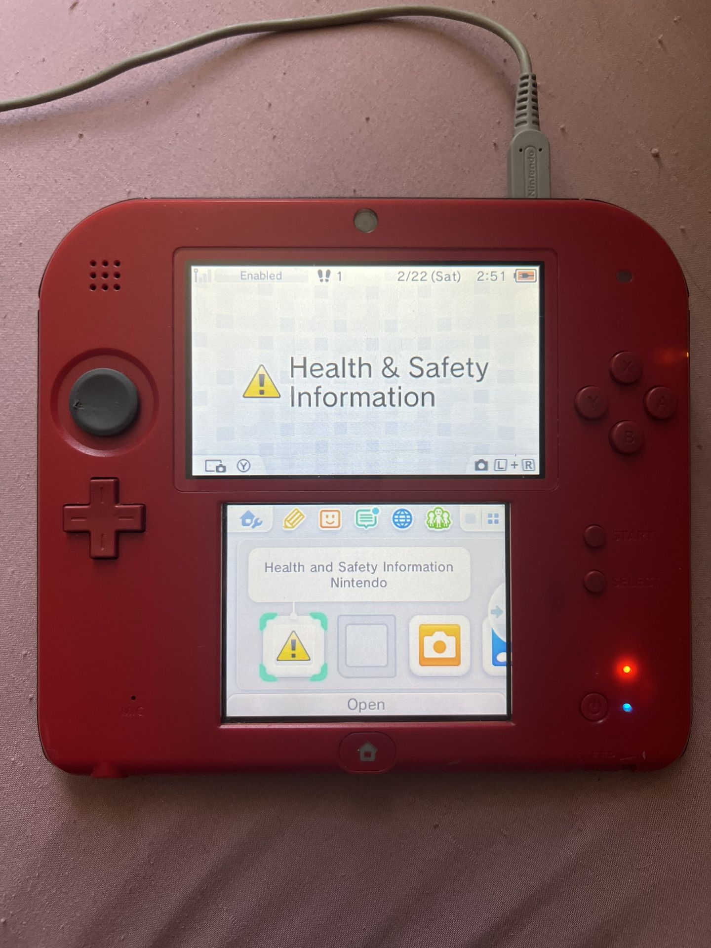 Nintendo 2DS Red/Black (Comes with charger)