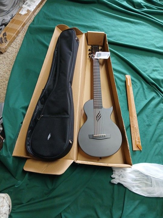 Enya Nova GO carbon fiber guitar 1/2