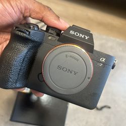Sony A7iv (Lightly Used) 