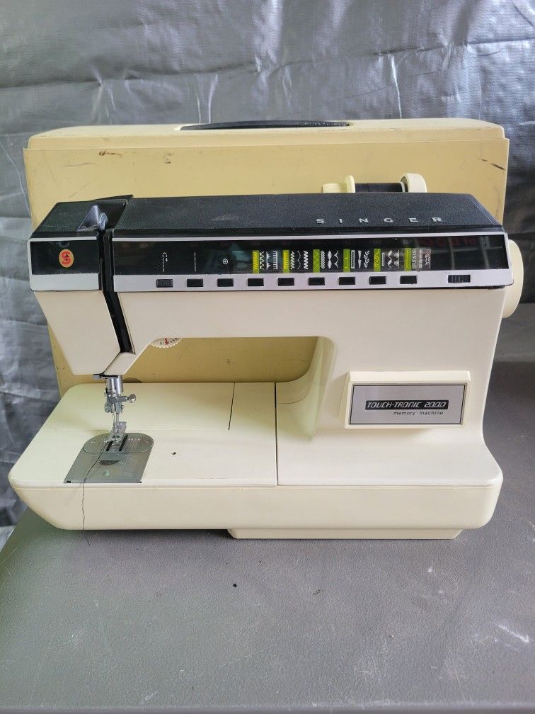 Singer Sewing Machine 