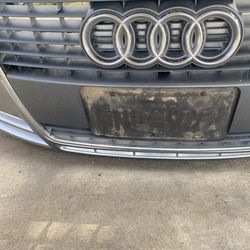 Bumper  año  2004  Audi  color Gris.