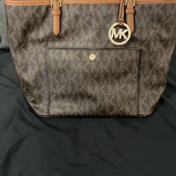 Micheal Kors Purse 