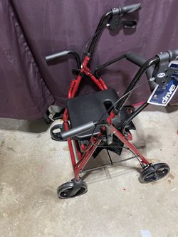 Drive Medical Folding Walker/Rollator with Seat