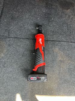 Milwaukee m12 ratchet 3/8 con batería grande $100 firme precio