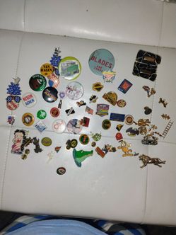 Mixed old pin on buttons