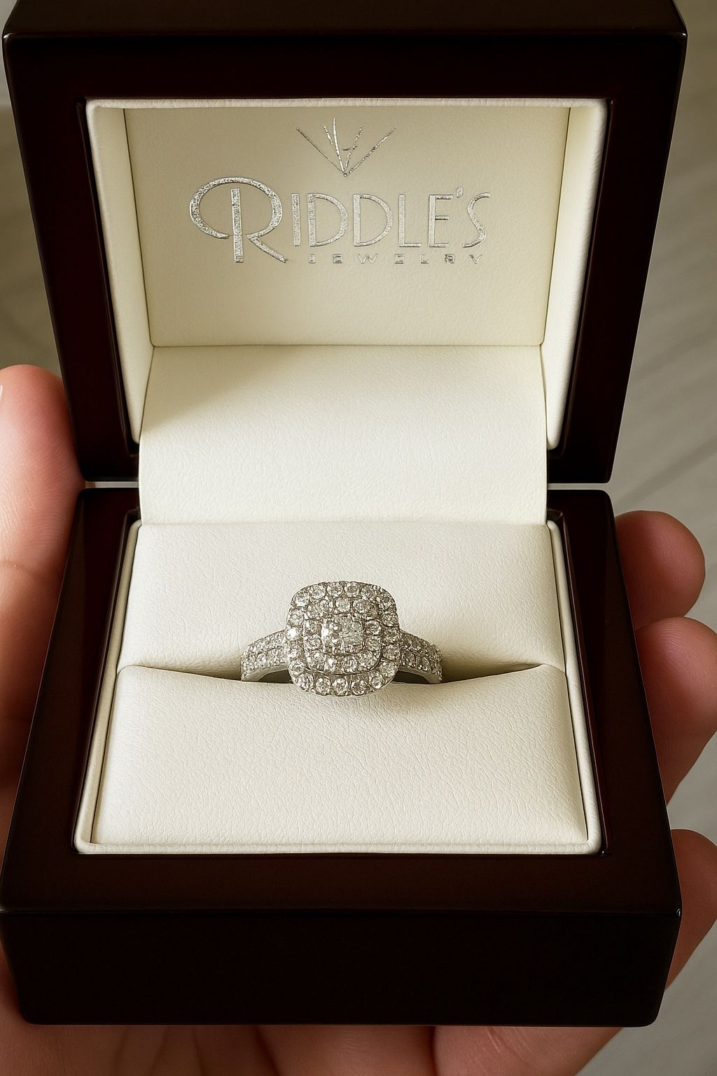 💍 Stunning 10K White Gold Diamond Halo Engagement Ring – Size 6 1/2– Excellent Condition