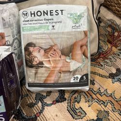 Size 5 Diapers X 140 