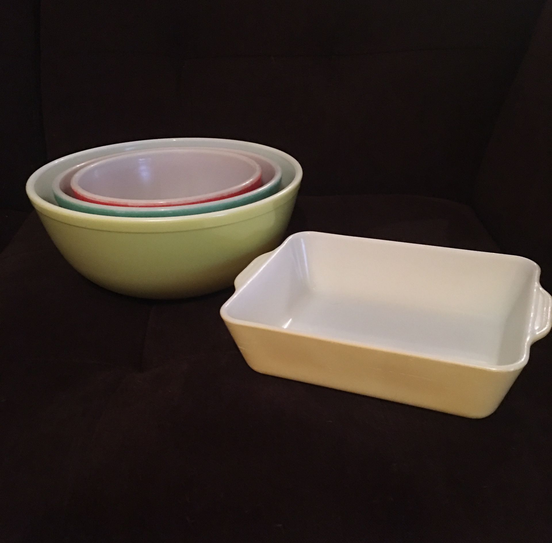 4 Vintage Pyrex Primary Colors Pieces—2 Unnumbered from 1940s