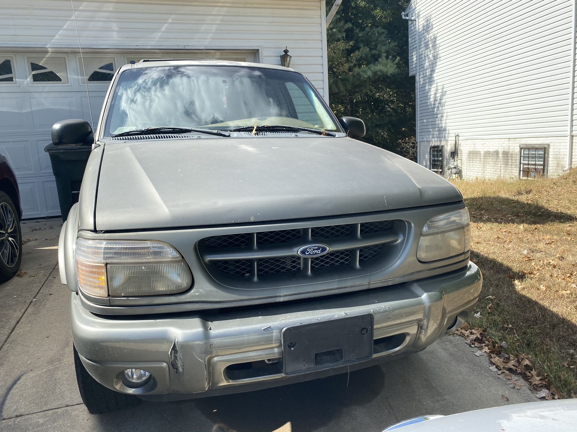 2000 Ford Explorer