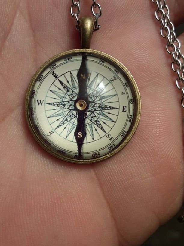 Silver necklace With Compass pendant