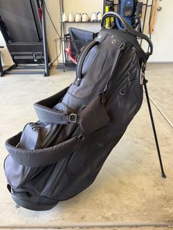 TaylorMade 8-Way Divider Black Golf Stand Bag