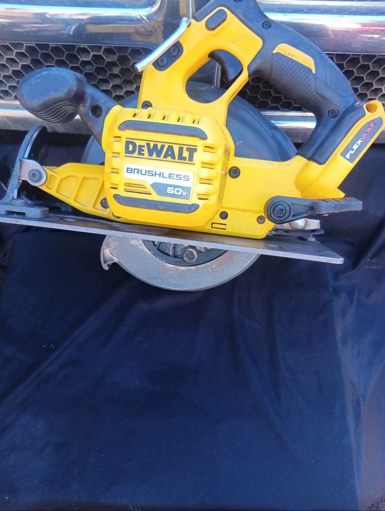 DeWalt XR 60v Max 7-1/4 Bruschless Cordless Circular Saw