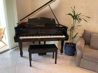 Baby Grand Piano - Polished Ebony - Excellent Condition