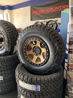 LT 285 7017 BF good rich KO2 Method 17 x 8 1/2 Con6 bronze Wheels 6-5.5 Zero offset