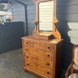 Dresser & Mirror & Jewelry Box