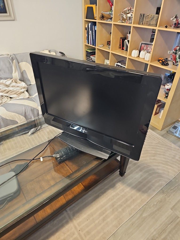 VIZIO TV VW32L HDTV40A “32 INCH"