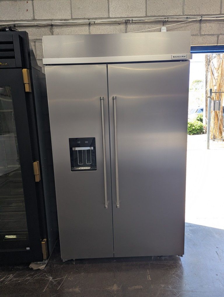 KitchenAid KBSD708MPS
48 Inch Built-In Side-by-Side Refrigerator with 29.4 cu. ft. Capacity, 4 Shelves, FreshChill™ Drawer, ExtendFresh™ Plus, Exterio