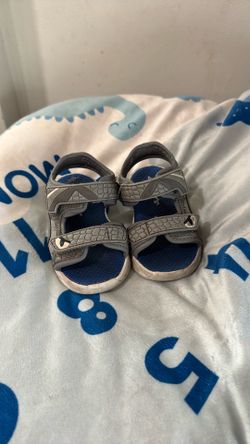 Toddler shoes size 6 sandals straps velcro and light up