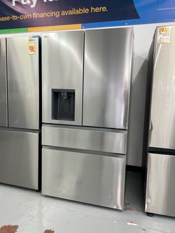 New LG 36” 28.6 Cu Ft Capacity Refrigerator