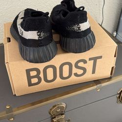 Adidas Yeezy Boost 350 V2 Core Black White