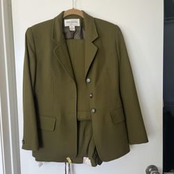 All Brand Names Women’s Suits Sizes From 6, 8, 10 Petite 