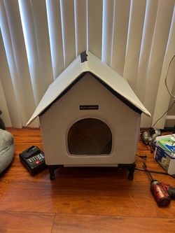 Small dog house $10