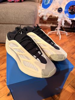 adidas Yeezy 700 V3
